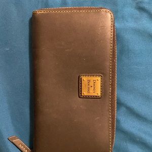 Women’s Dooney & Bourke wallet